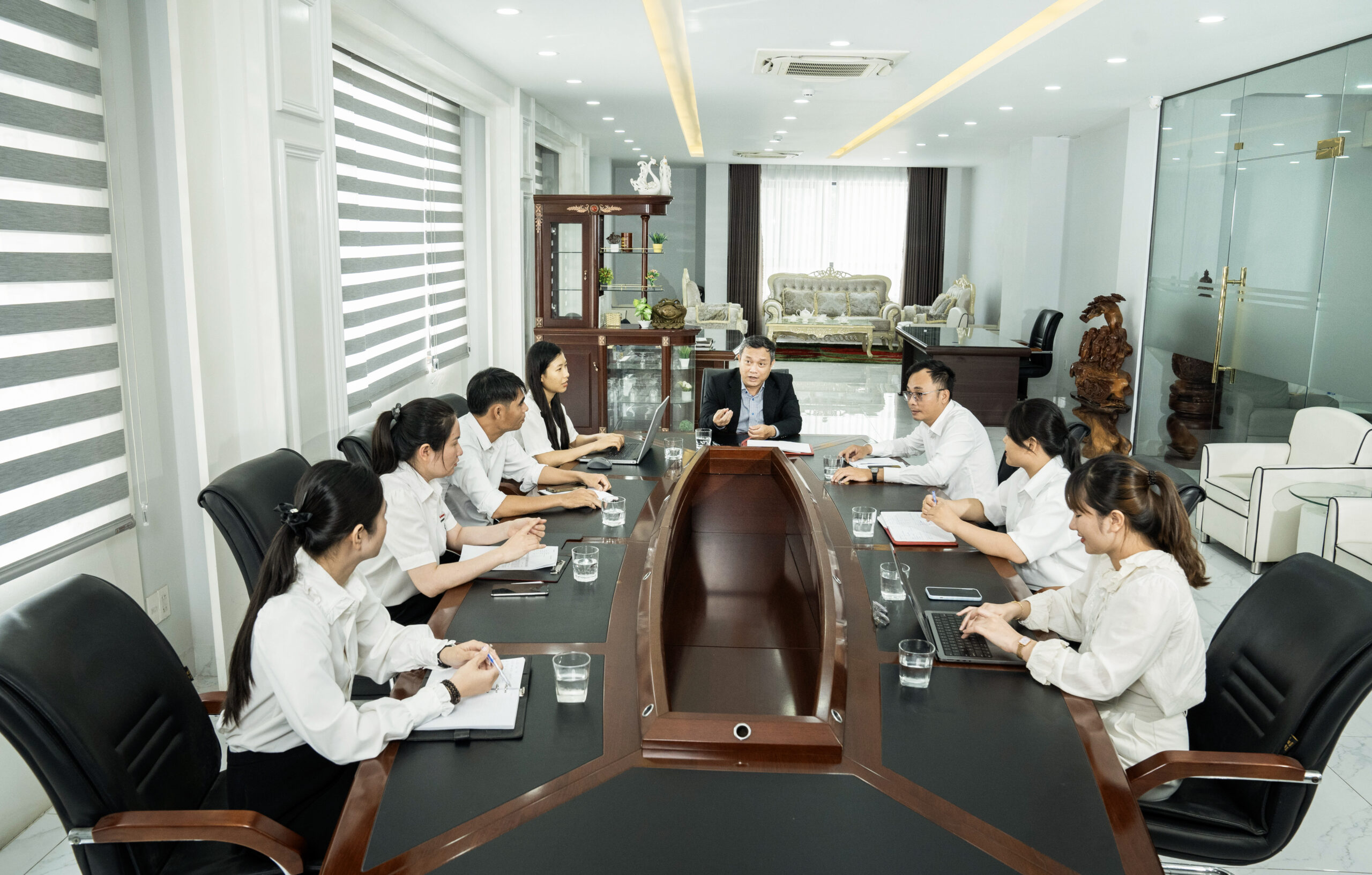 Doanh Nghiệp Kinh Doanh