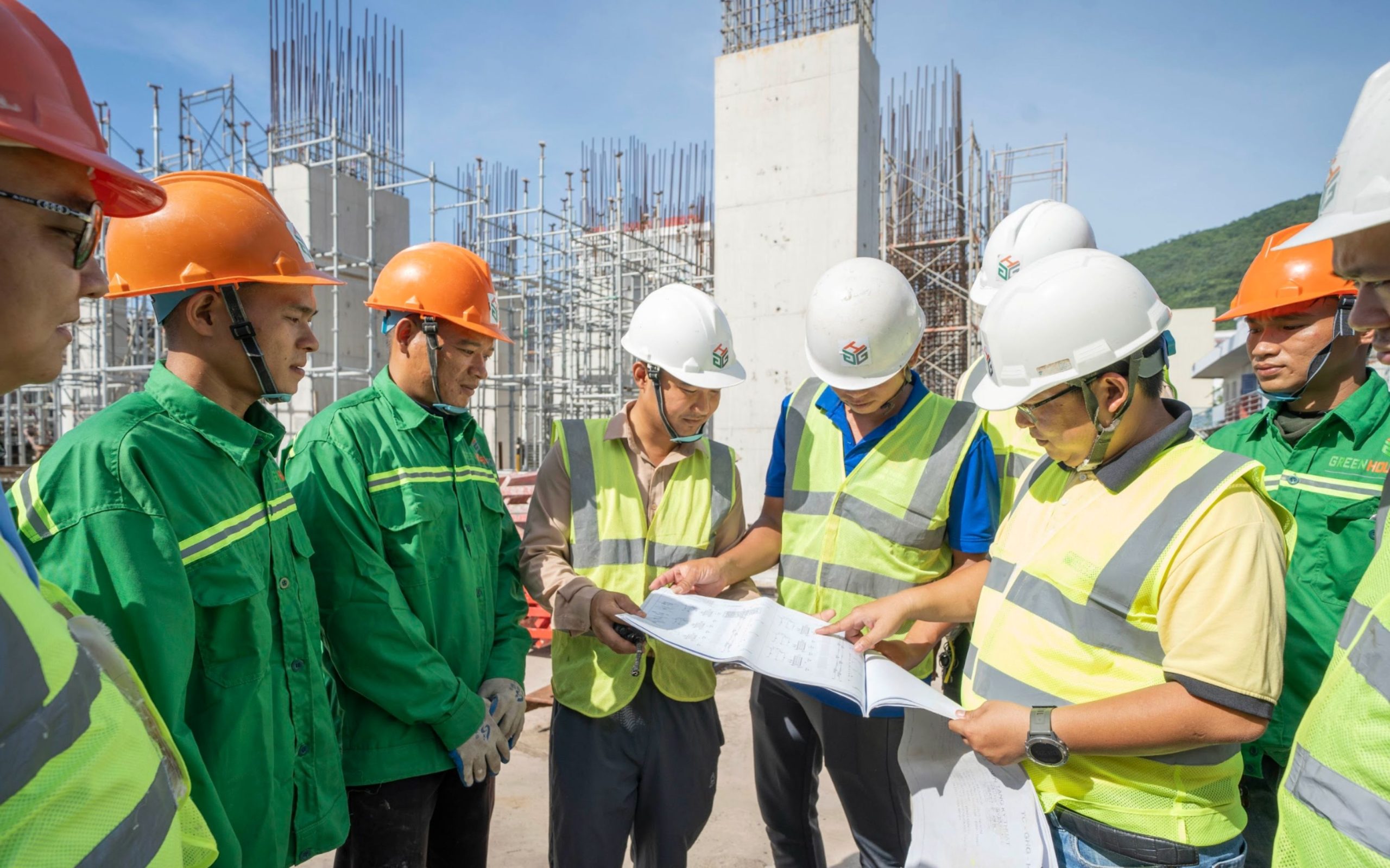 Đội ngũ thi công chuyên nghiệp và dày dặn kinh nghiệm trong lĩnh vực xây dựng bất động sản dân dụng